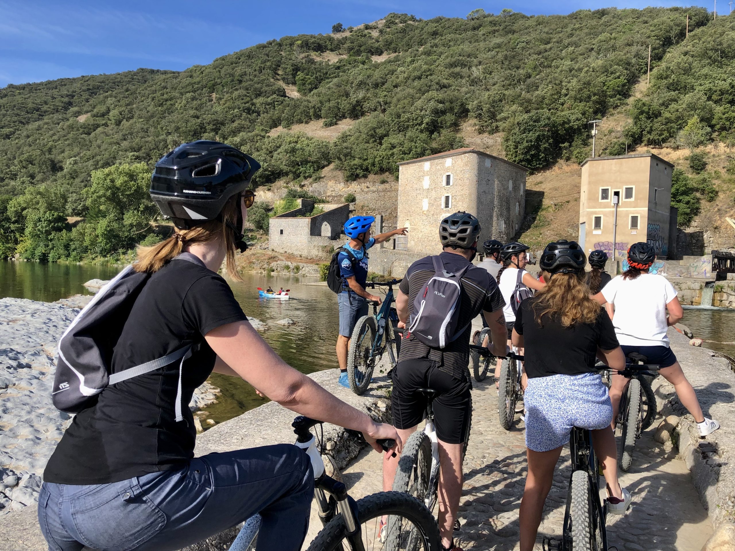Groupe en VELŒnologie entre vignes et village